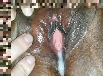 vagina-pussy, berkulit-hitam, jenis-pornografi-milf, creampie-ejakulasi-di-dalam-vagina-atau-anus-dan-keluarnya-tetesan-sperma, hitam, sperma, saudara-perempuan, hotel, basah