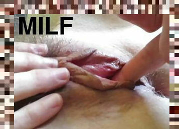 clitoris, paroasa, orgasm, pasarica, milf, cu-degetelul, perfect, uda