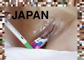 Japanese milf pussy holds sharpies