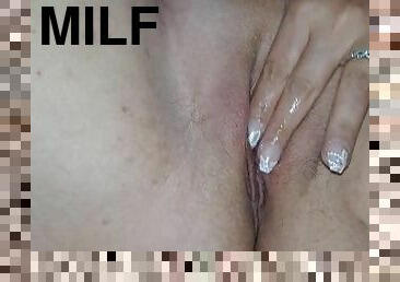 MILF Pussy Squirts