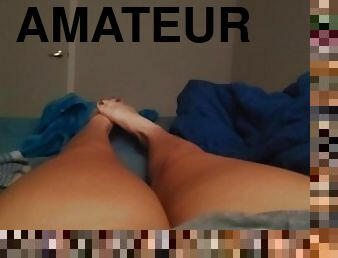 amateur, babes, ados, massage, pieds, point-de-vue, petite, fétiche, solo, branlette-avec-les-pieds