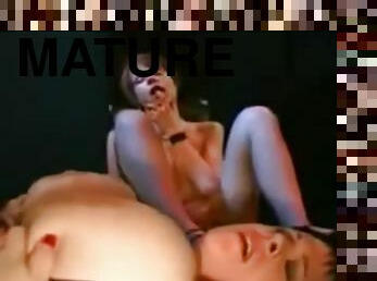 tettone, enormi, maturi, eruzioni-di-sperma, cazzi-enormi, interraziali, mammine-mature, donne-grasse-e-belle, sesso-di-gruppo, scopate