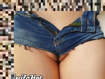 cameltoe en micro shorts sin bragas