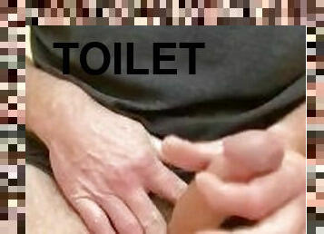 bad, gigantisk, masturbation, orgasm, amatör, cumshot, gigantisk-kuk, juckande, kåt, toalett