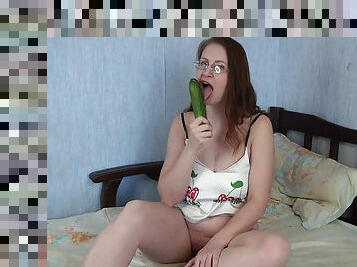 Hot Mom Masturbates With Cucumber / Anal And Pussy