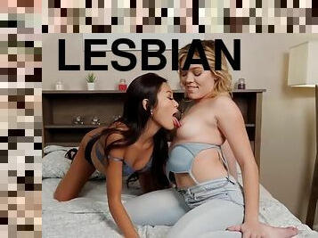 משרד, בין-גזעי, לסבית-lesbian, לעשות-עם-האצבע, בלונדיני, קטנה, יושבת-על-הפנים, שחרחורת, ציצים-קטנים