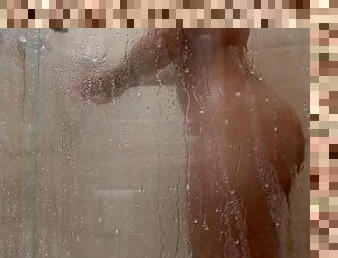 Quieres venir y ayudarme a duchar?