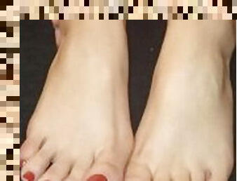 I love to touch my feet's toes after college.. Cum here baby...????????????