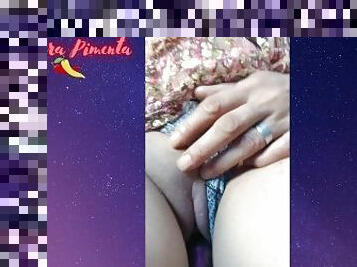 Senhora Pimenta se remexendo com o vibrador todo dentro.