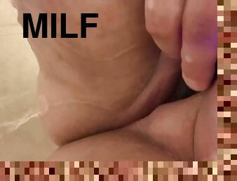 mandi, clitoris-bagian-atas-vagina-paling-sensitif, mastubasi, kencing, vagina-pussy, amatir, jenis-pornografi-milf, mainan, wanita-gemuk-yang-cantik, sudut-pandang