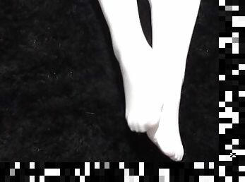 Close up of Kitty's adorable feet