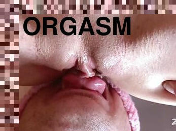 CLOSE UP slurping wet cunnilingus licking delicious pussy and swollen clit cumin all over the tongue