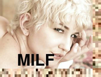 milf, cu-degetelul, blonda, solo