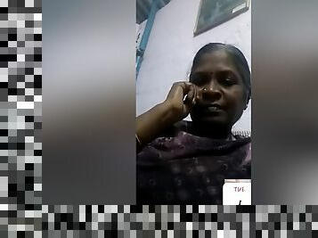 Today Exclusive -desi Aunty Shows Her Boobs To Lover On Video Call Part 2