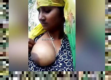 Desi Girl Shows Boobs And Pussy To Lover