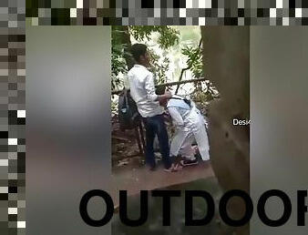 Today Exclusive- Desi Clg Lover Outdoor Romance And Sex Capture By Hidden Cam