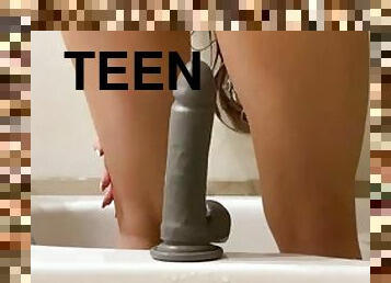 imbaiere, pisandu-se, tasnit, adolescenta, calarind, dildo, dus