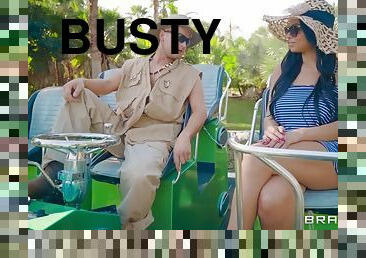 Busty bootylicious ebony babe fucked on swamp buggy tour