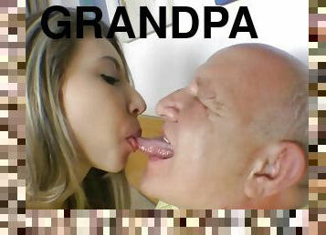 pappa, gammel, babes, tenåring, kyssing, ung-18, eldre-older, bestefar, gammel-og-ung