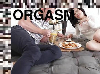 Coquettish Teen Gets Thrilling Orgasm