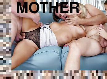 Antonia Sainz, Florane Russell - Mother & Daughter Swapping Cock #02 - antonia sainz