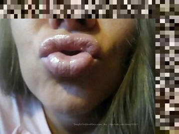 Big Hot Puckered Lips