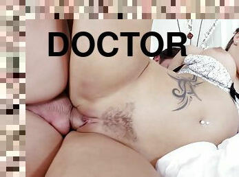 Horny Doctor Services Trimmed Pussy Of Plumpy Bombshell