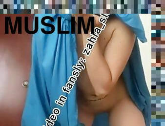 Muslim arab sucks her hands and fucks her anus