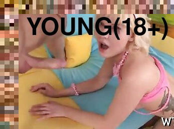 порнозірка, молода-18