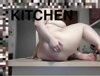 Pawg in the kitchen