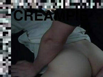 It was amazing to creampie my girlfriend while she was playing a game while watching a gravure video