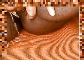 clitoris-bagian-atas-vagina-paling-sensitif, ekstrem, berambut, mastubasi, orgasme, vagina-pussy, muncrat, hitam, wanita-gemuk-yang-cantik, permainan-jari