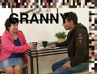 ბებერი, ბებია-granny, კატაობა, ასაკში-შესული