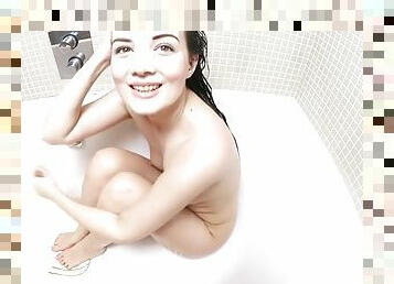 Golden girl faye having a bath