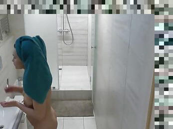 Filming my naked girlfriend in the shower while bathing