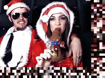 Miss Claus Lullu Gun Fucks Lucky Santa In The Backseat