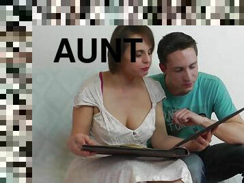 Lad deep fucks his auntie after seeing what great curves she has