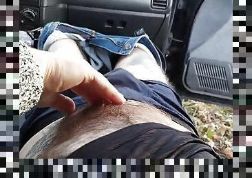 Jerking off a cock in the car