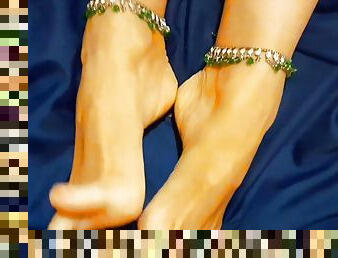 Sweet beautiful mature feet with anklets 