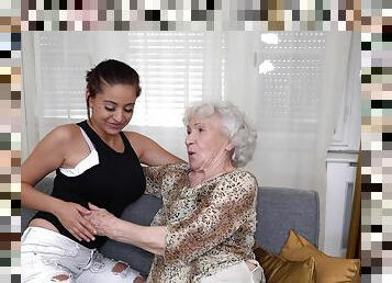 Granny lives to suck and lick young pussy one more time