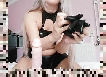 veľké-prsia, hračky, pornohviezda, robenie-rukou, bdsm, pov, blondýna, vibrátor, fetišistické, latex