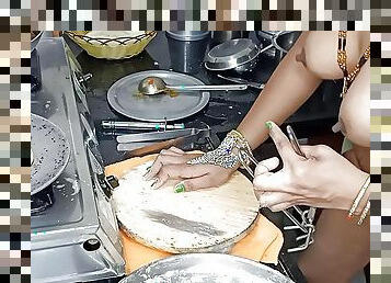 Roti banate samay jor se dhakka lagaya ek sath do kam