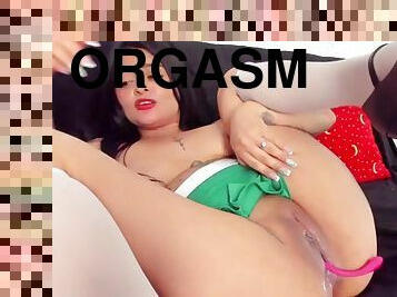 Real orgasm of a beautiful Latina