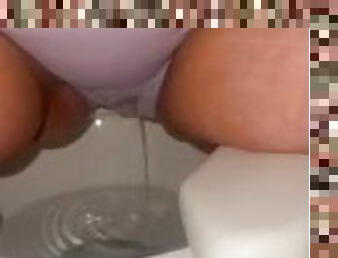 culi, bagno, urina, pubblici, amatoriali, mammine-mature, mutandine, toilette, feticci, bagnate