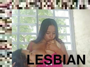 isot-tissit, nännit, lesbo-lesbian, maito, juominen, imettäminen, suihinotto-sucking