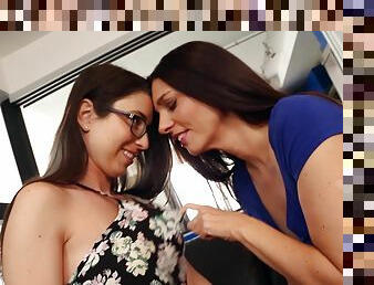 Lesbians share the lust for pussy on cam