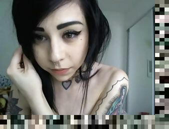 Spicy tattooed teen shows her puss