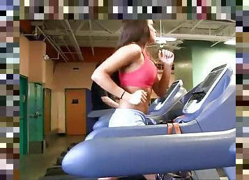 Bitch teasing voyeurs at the gym