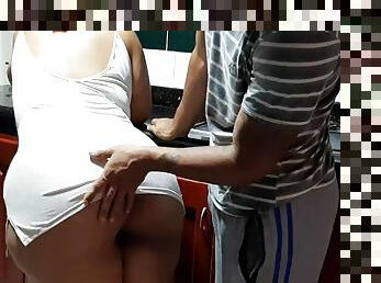 amaterski, milf, najstnice, latina, mami, velike-lepe-ženske, fingering, kuhinja, hlačke, rit-butt