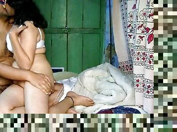 Indian couple has sex in the homemade amateur action